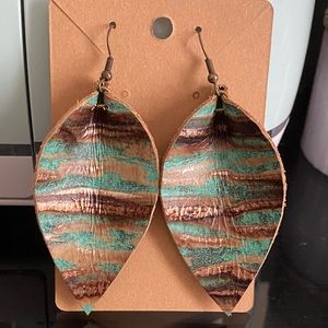 ⭐️NEW⭐️BEAUTIFULHandmade Leaf Earrings